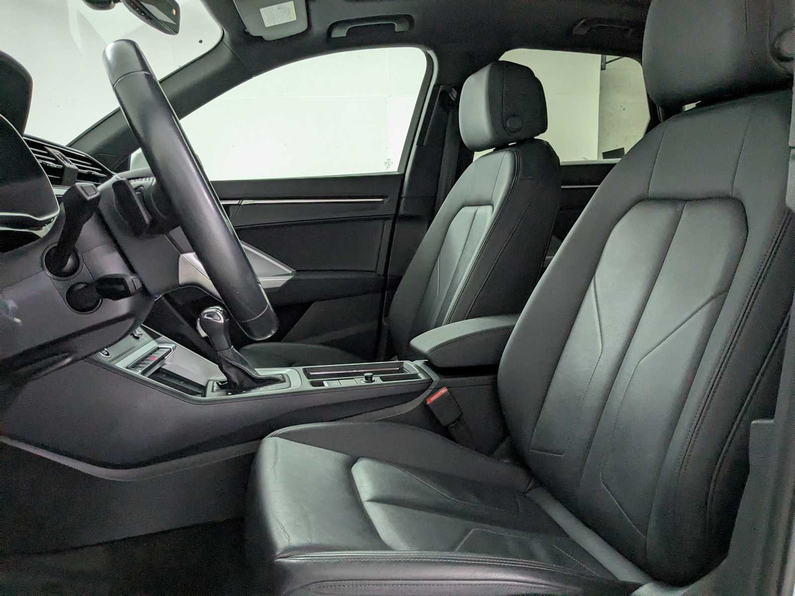 Vehicle image 14 of 35