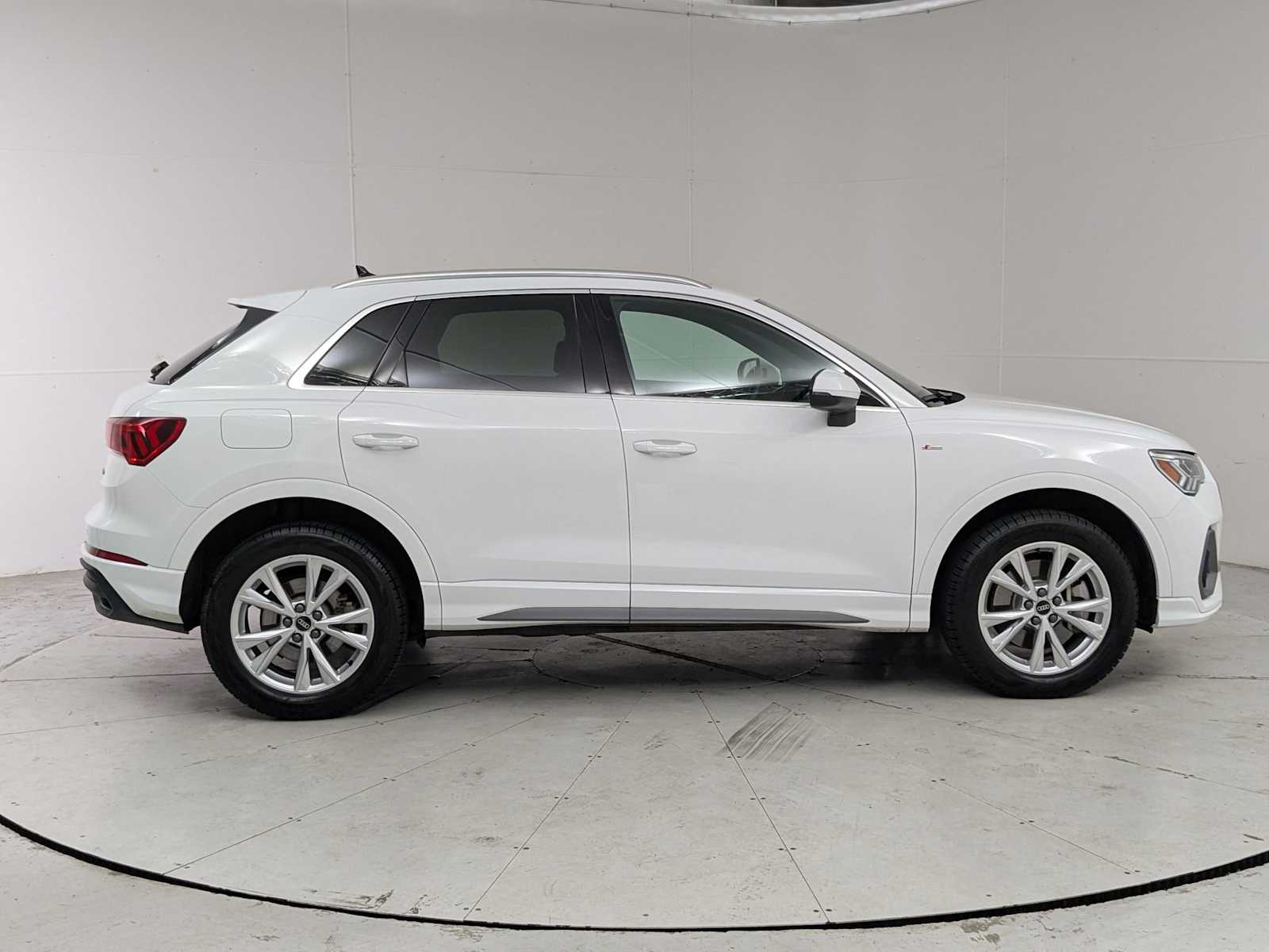 Vehicle image 4 of 35