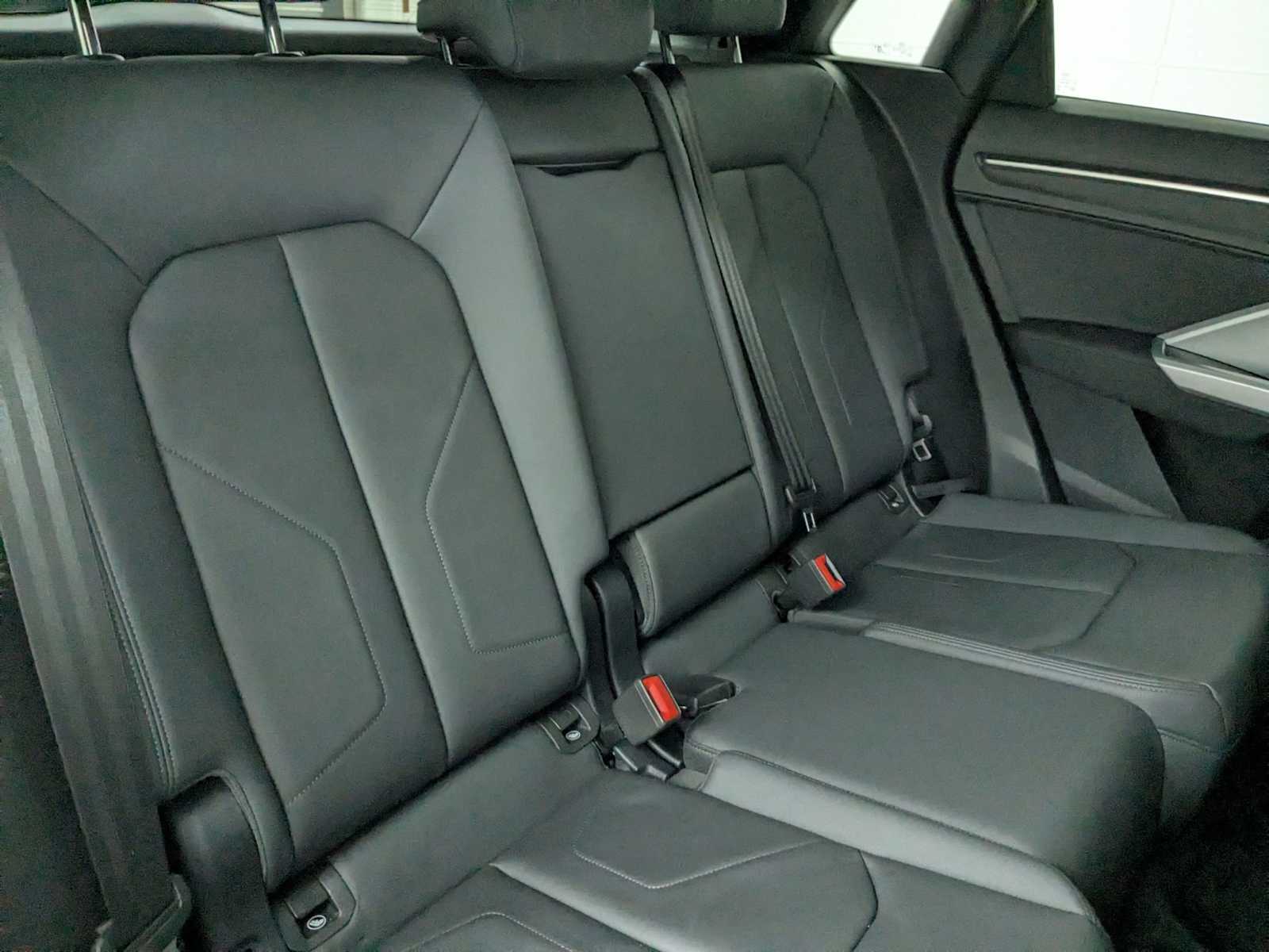 Vehicle image 13 of 35