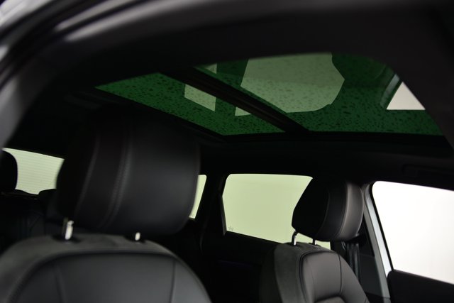 Vehicle image 11 of 32