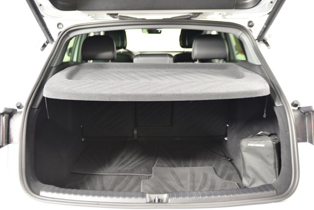 Vehicle image 19 of 32