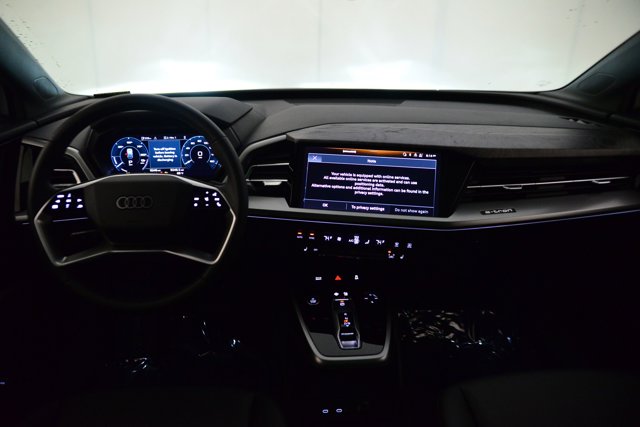 Vehicle image 21 of 32