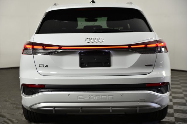 Vehicle image 6 of 32