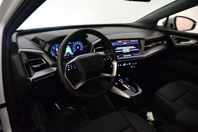Vehicle image 26 of 32