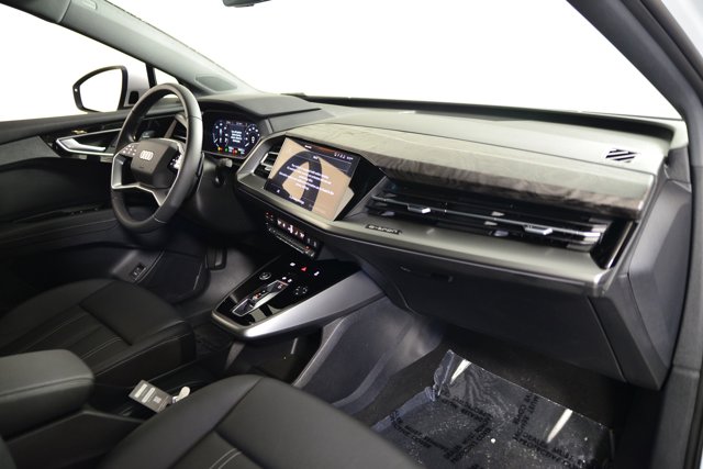 Vehicle image 15 of 32