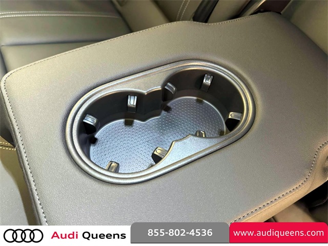 Vehicle image 17 of 28