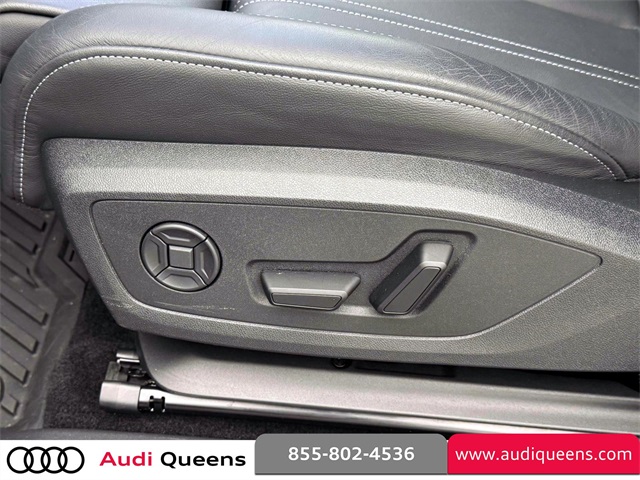 Vehicle image 15 of 28