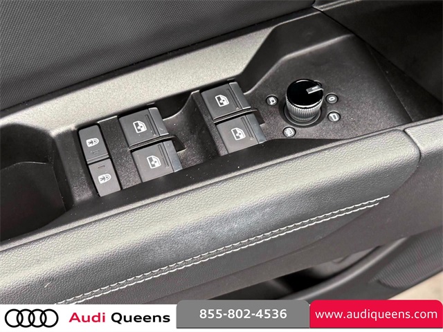 Vehicle image 27 of 28