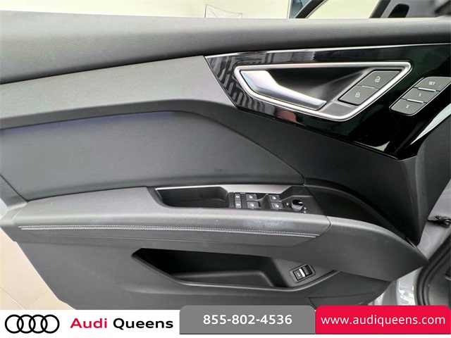 Vehicle image 14 of 28