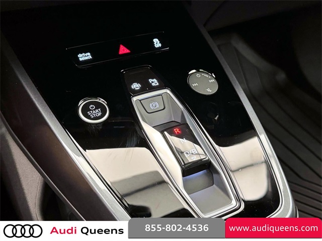 Vehicle image 23 of 28
