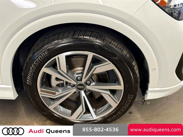 Vehicle image 10 of 29