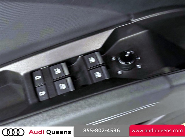 Vehicle image 17 of 29