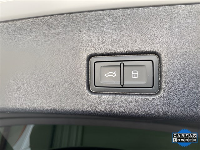 Vehicle image 9 of 113