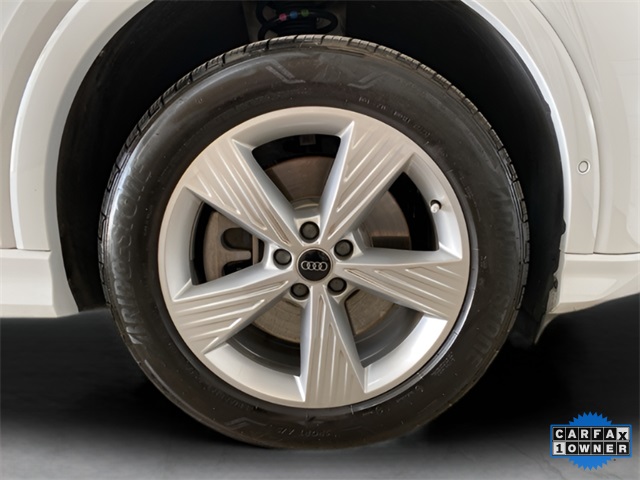 Vehicle image 33 of 113