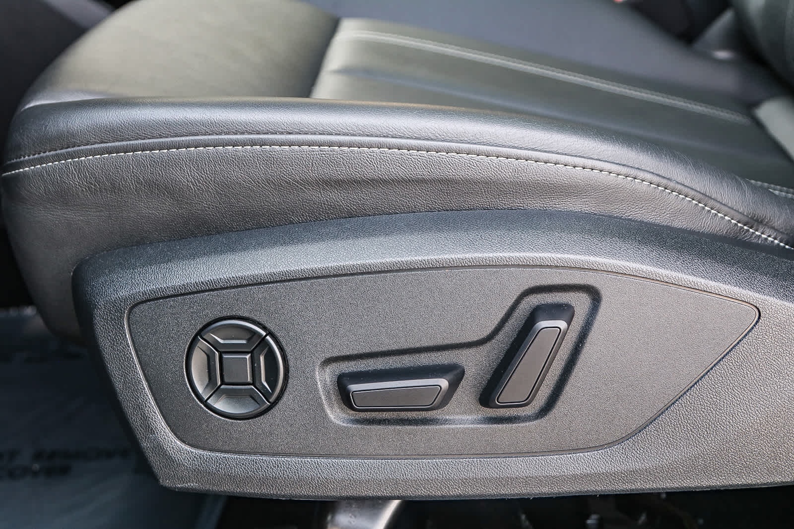 Vehicle image 21 of 29