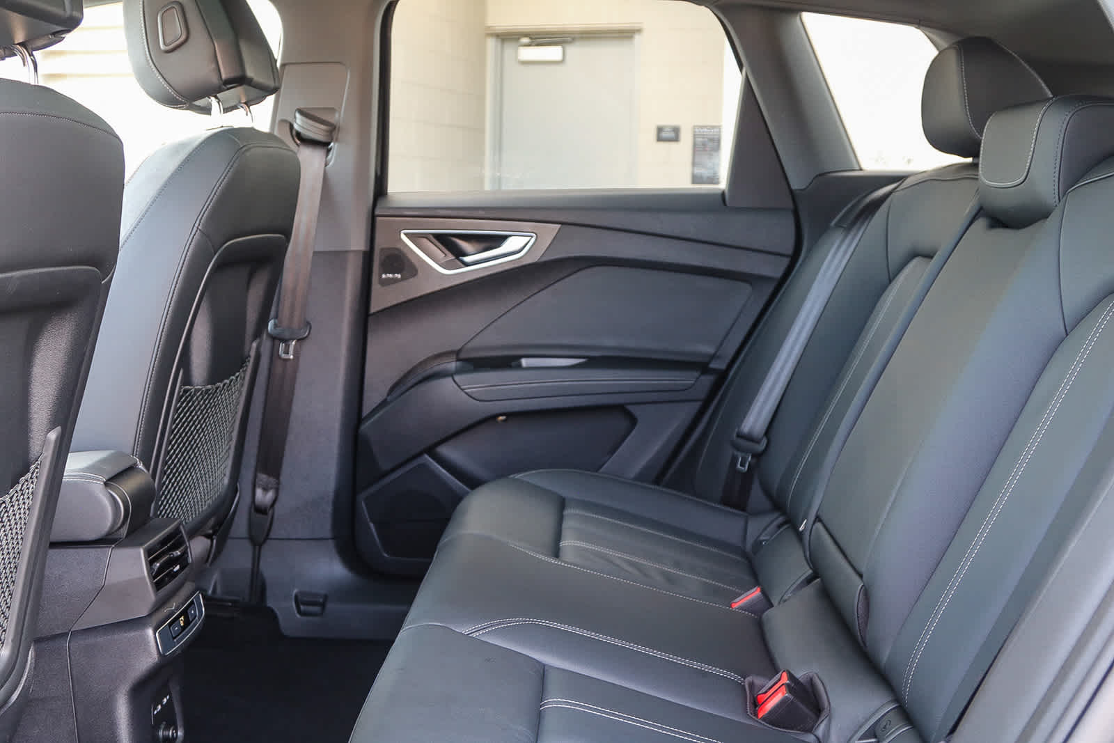 Vehicle image 18 of 29