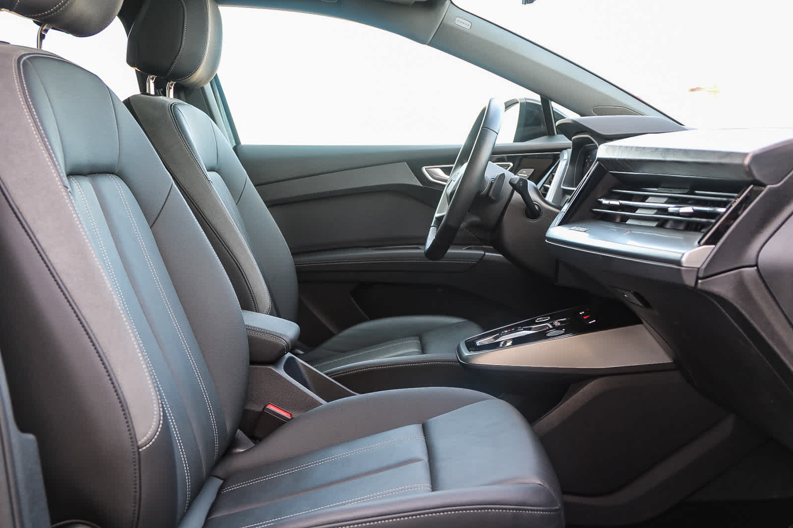 Vehicle image 16 of 29