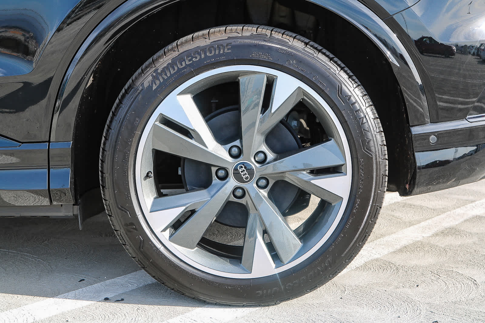 Vehicle image 10 of 29