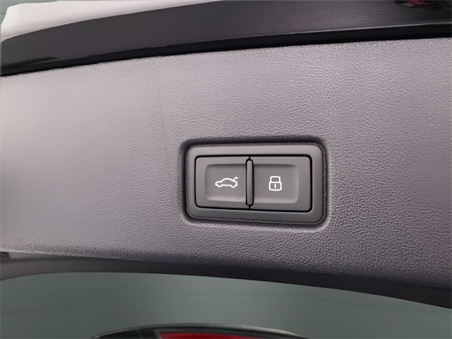 Vehicle image 10 of 111