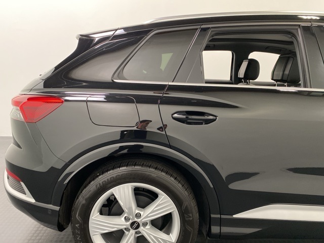 Vehicle image 9 of 111