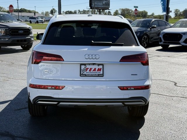 Vehicle image 4 of 28