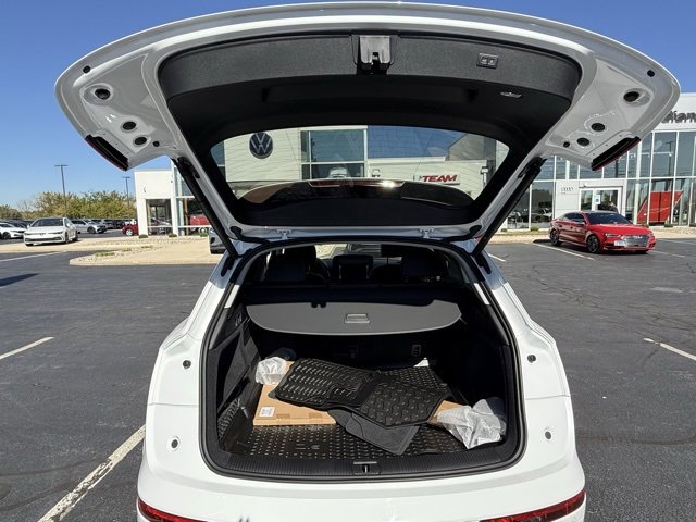 Vehicle image 15 of 28
