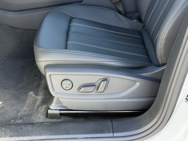 Vehicle image 9 of 28