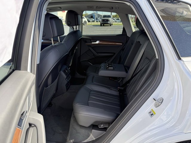 Vehicle image 13 of 28