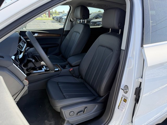 Vehicle image 8 of 28