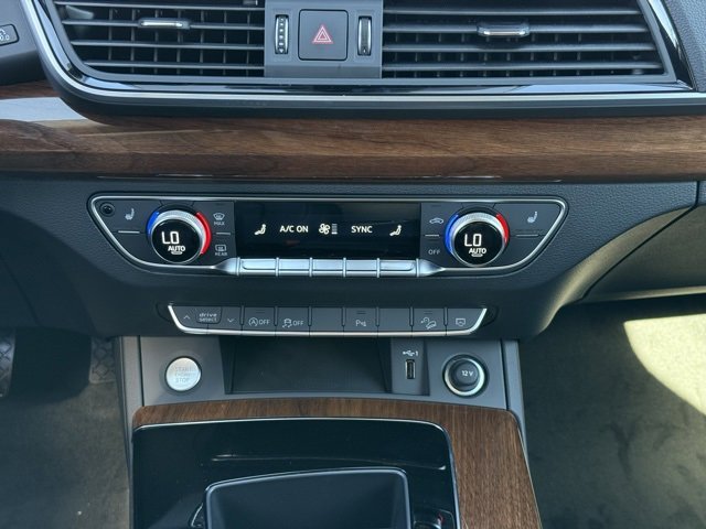 Vehicle image 22 of 28