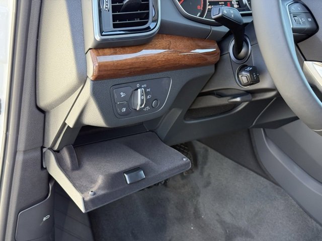 Vehicle image 11 of 28
