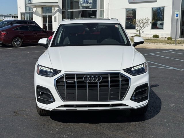 Vehicle image 2 of 28