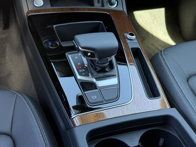 Vehicle image 23 of 28