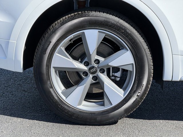 Vehicle image 6 of 28