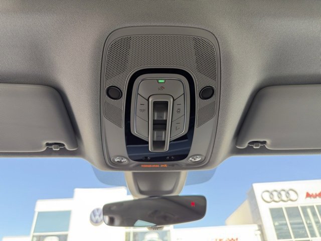 Vehicle image 25 of 28