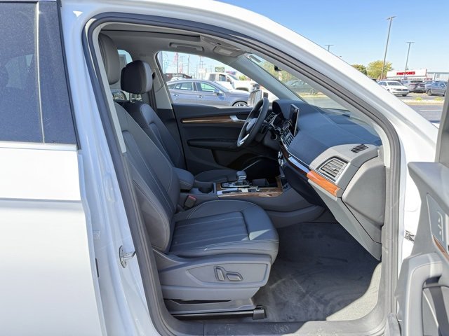 Vehicle image 16 of 28