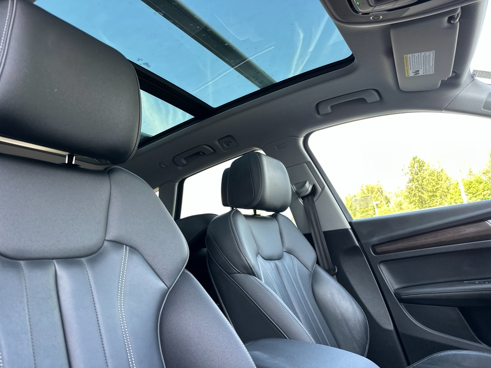 Vehicle image 13 of 29