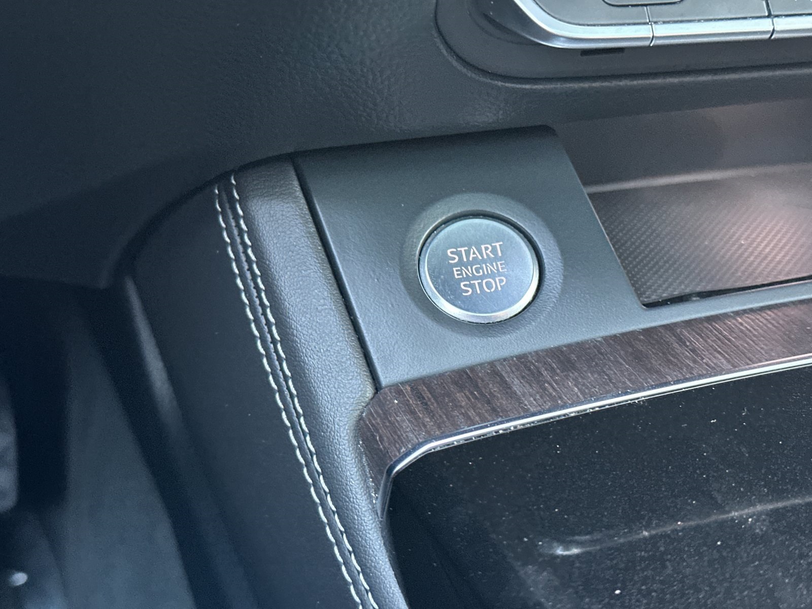 Vehicle image 25 of 29