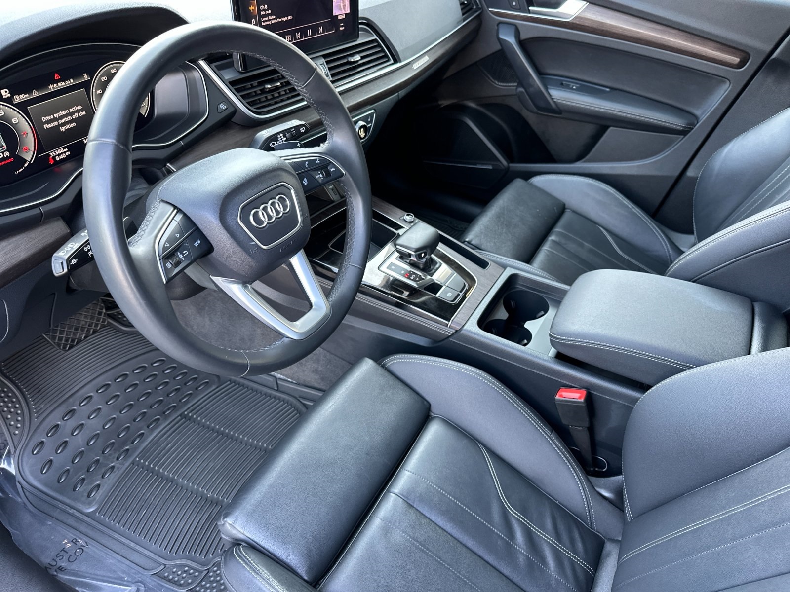 Vehicle image 28 of 29