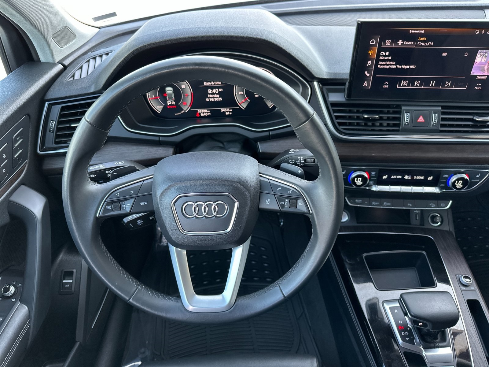 Vehicle image 14 of 29