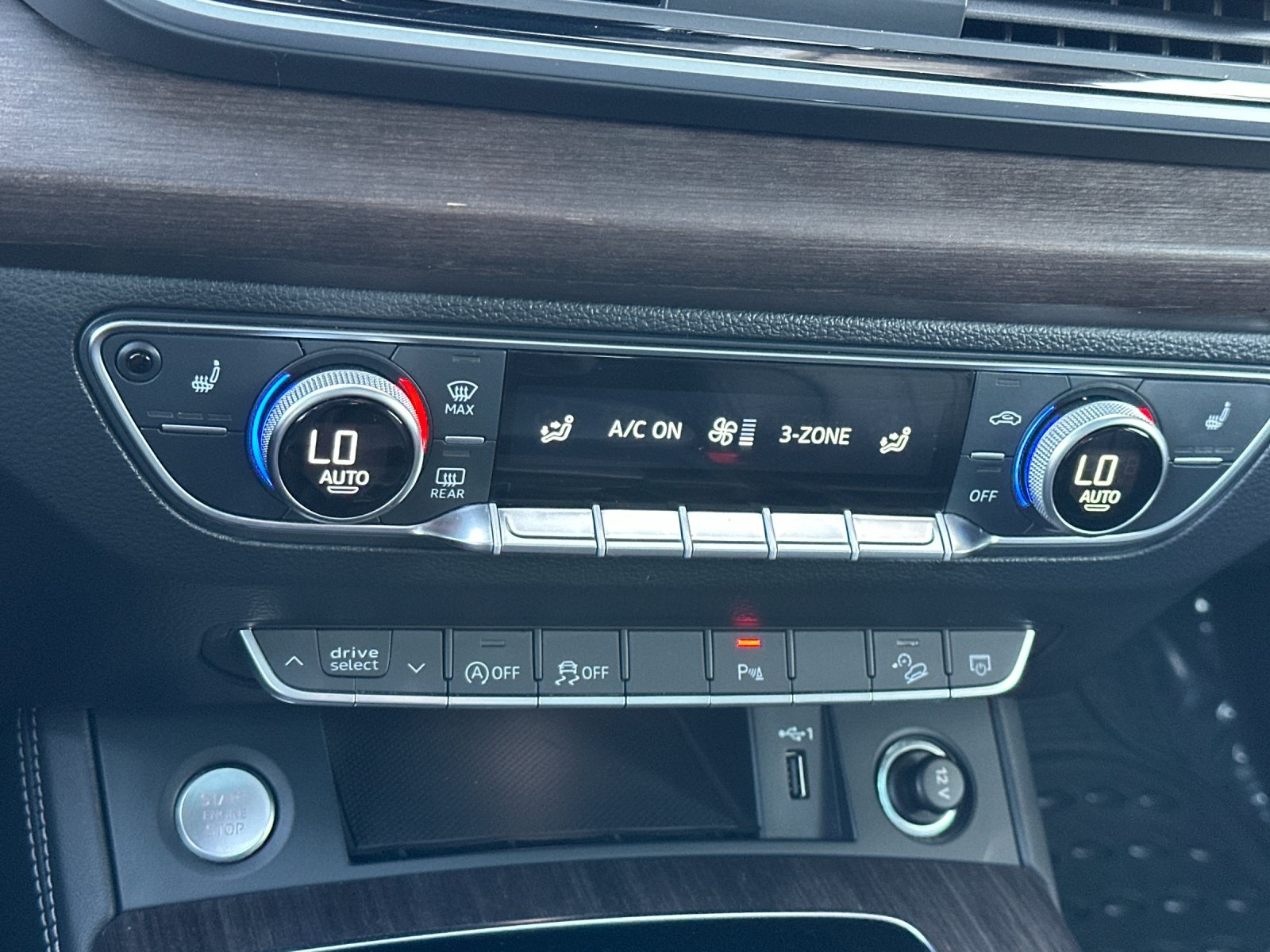 Vehicle image 27 of 29