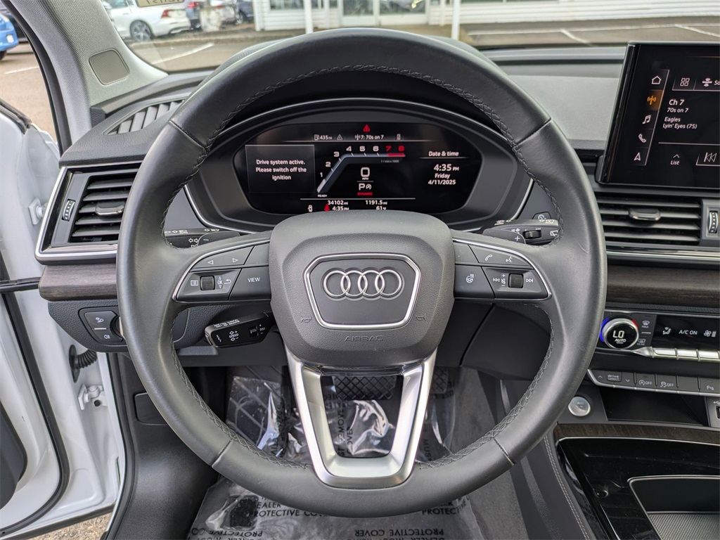 Vehicle image 13 of 40