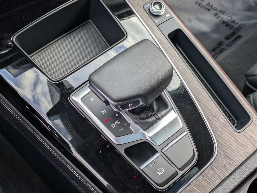 Vehicle image 16 of 40
