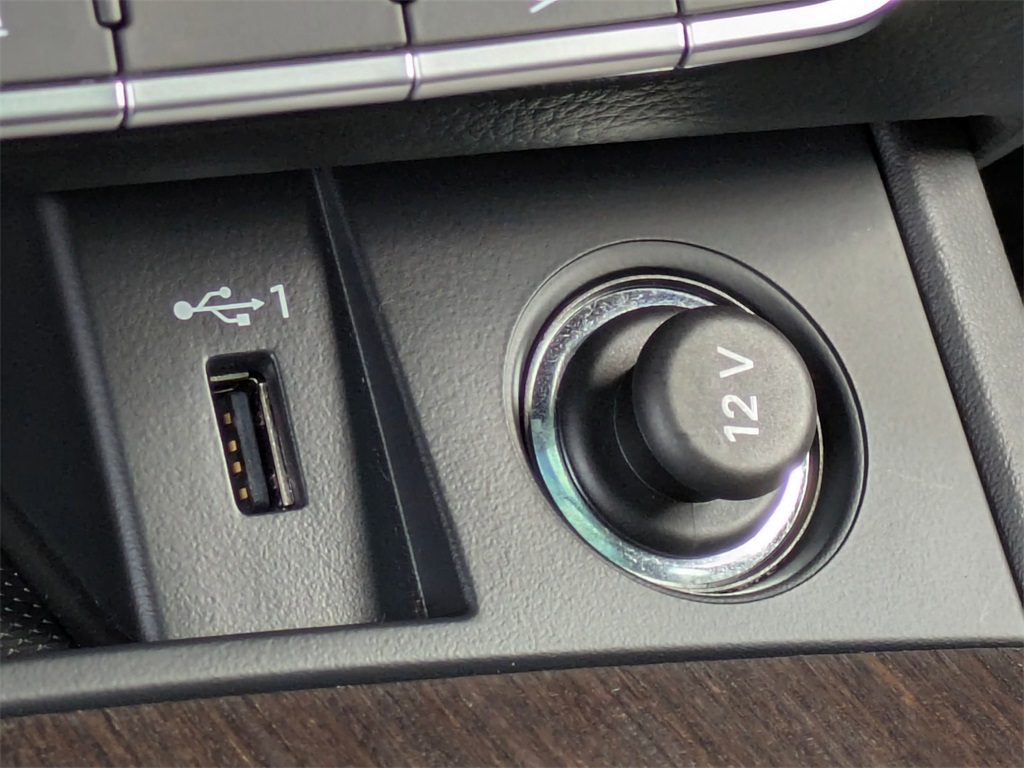 Vehicle image 21 of 40