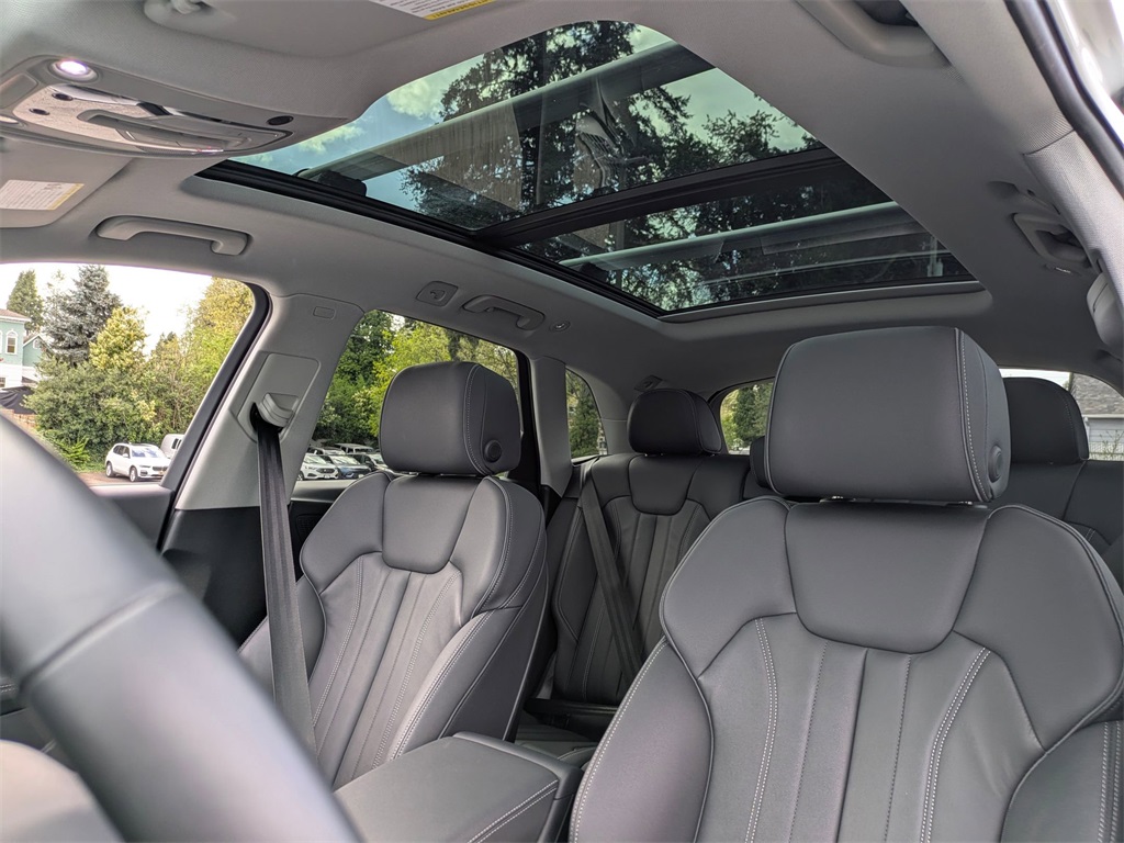 Vehicle image 22 of 40