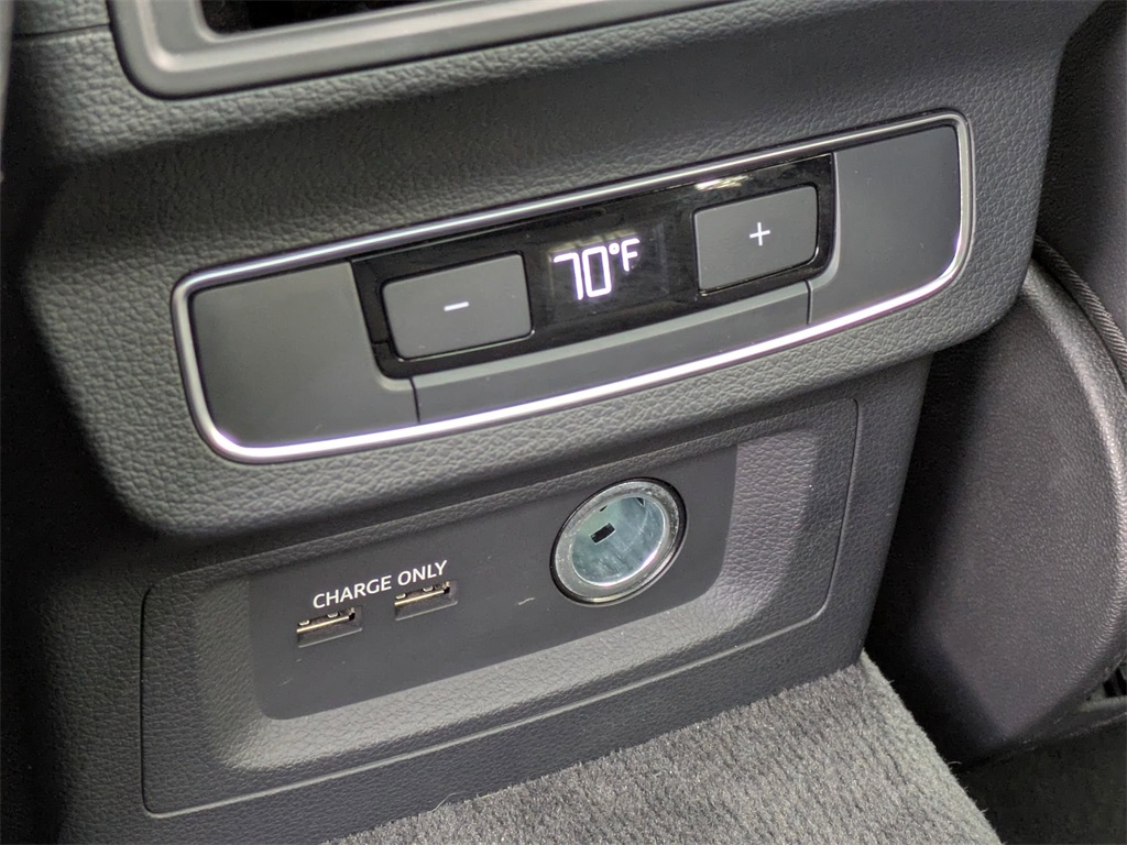 Vehicle image 24 of 40