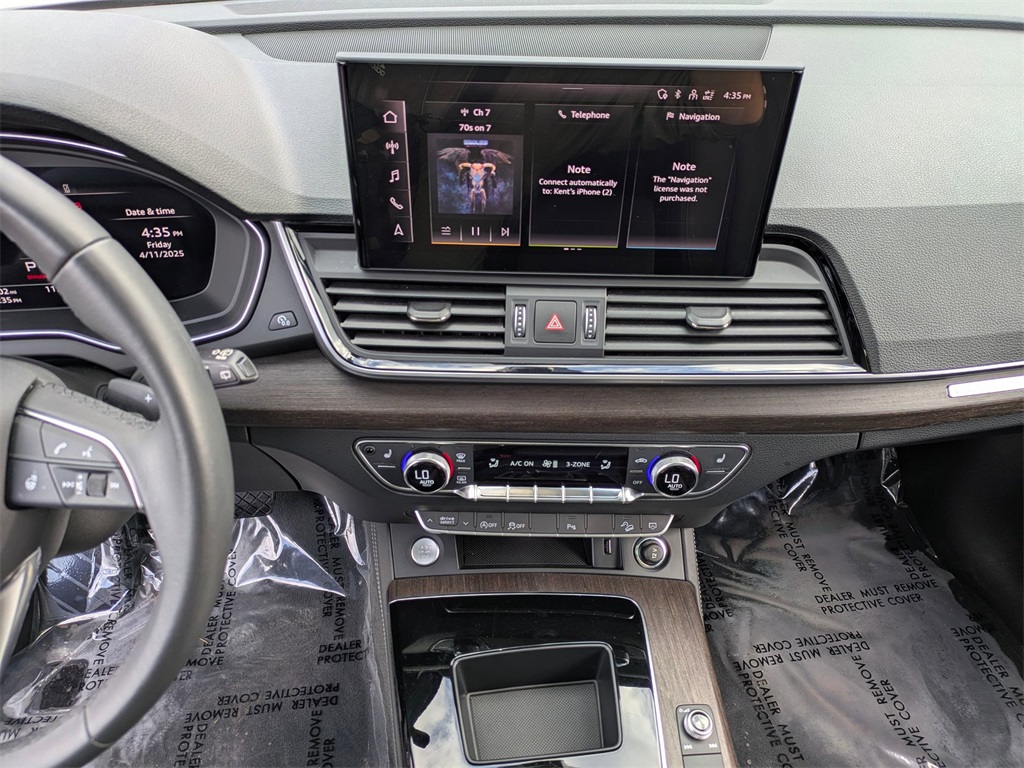 Vehicle image 17 of 40