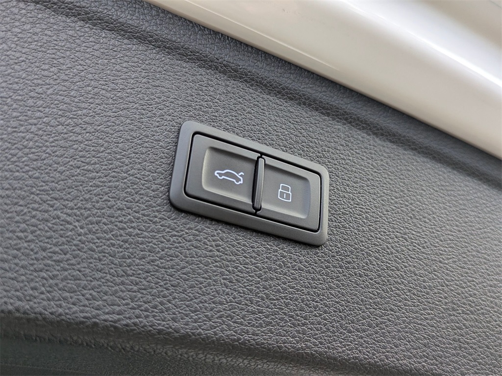 Vehicle image 29 of 40