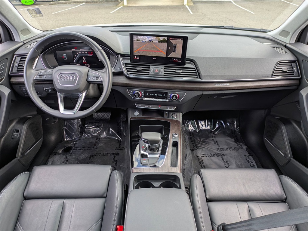 Vehicle image 23 of 40