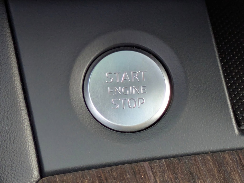 Vehicle image 15 of 40